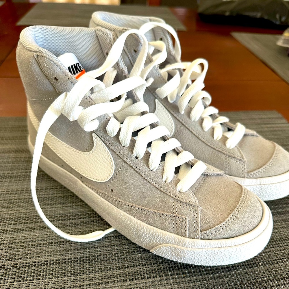 Girls Nike Blazer Mid ‘77 Suede NIB